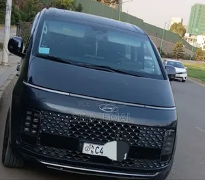 Hyundai Staria 2022 Gray