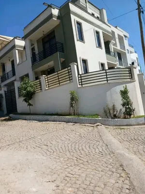 Furnished 10bdrm House in Bole for sale