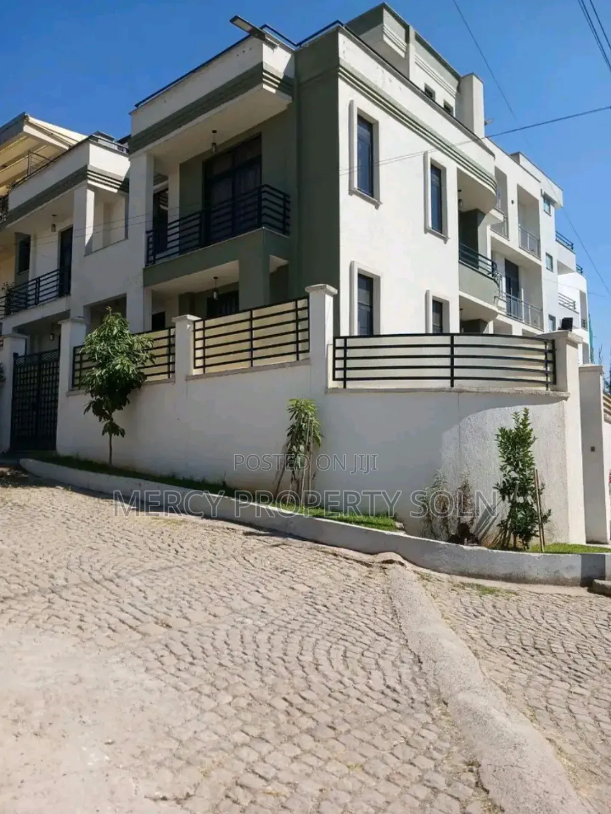 Furnished 10bdrm House in Bole for sale