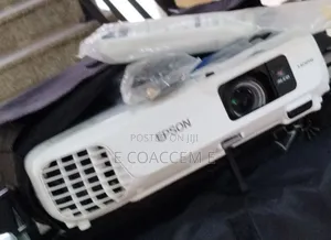 Brand New Epson Projector With Bag, Remote