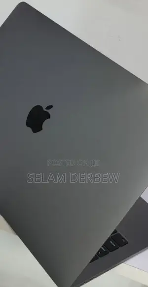 New Laptop Apple MacBook Pro 2017 8GB Intel Core I5 SSD 256GB