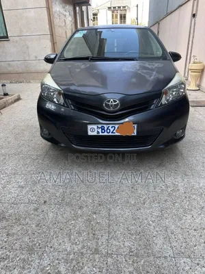 Toyota Yaris Base Hatchback 3dr 2011 Gray