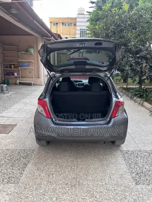 Toyota Yaris Base Hatchback 3dr 2011 Gray