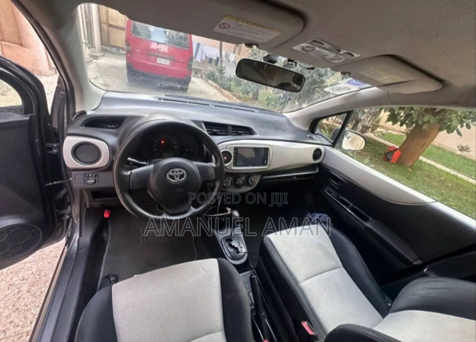 Toyota Yaris Base Hatchback 3dr 2011 Gray