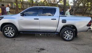 Toyota Hilux 2021 Silver