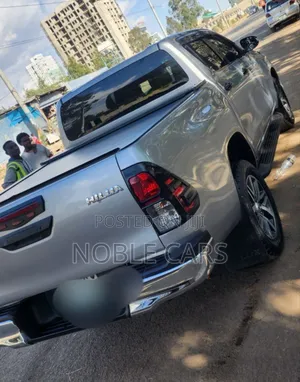 Toyota Hilux 2021 Silver