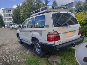 Toyota Land Cruiser 2005 White