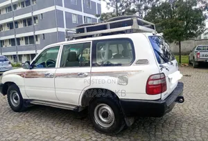 Toyota Land Cruiser 2005 White
