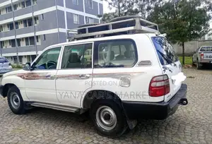 Toyota Land Cruiser 2005 White