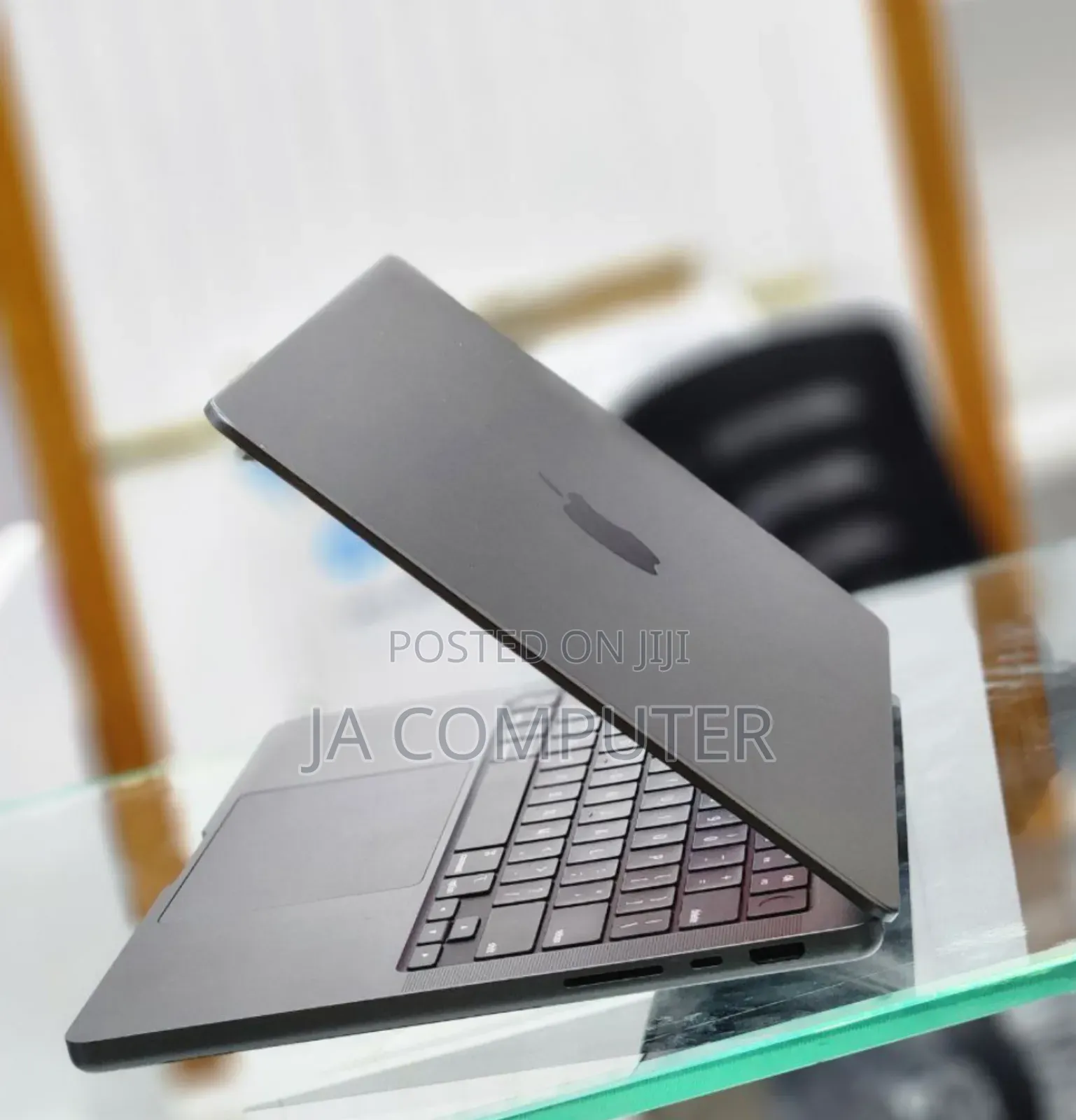 New Apple MacBook Pro 2024 M4 14-Inch 16GB Apple M4 Pro SSD 512GB