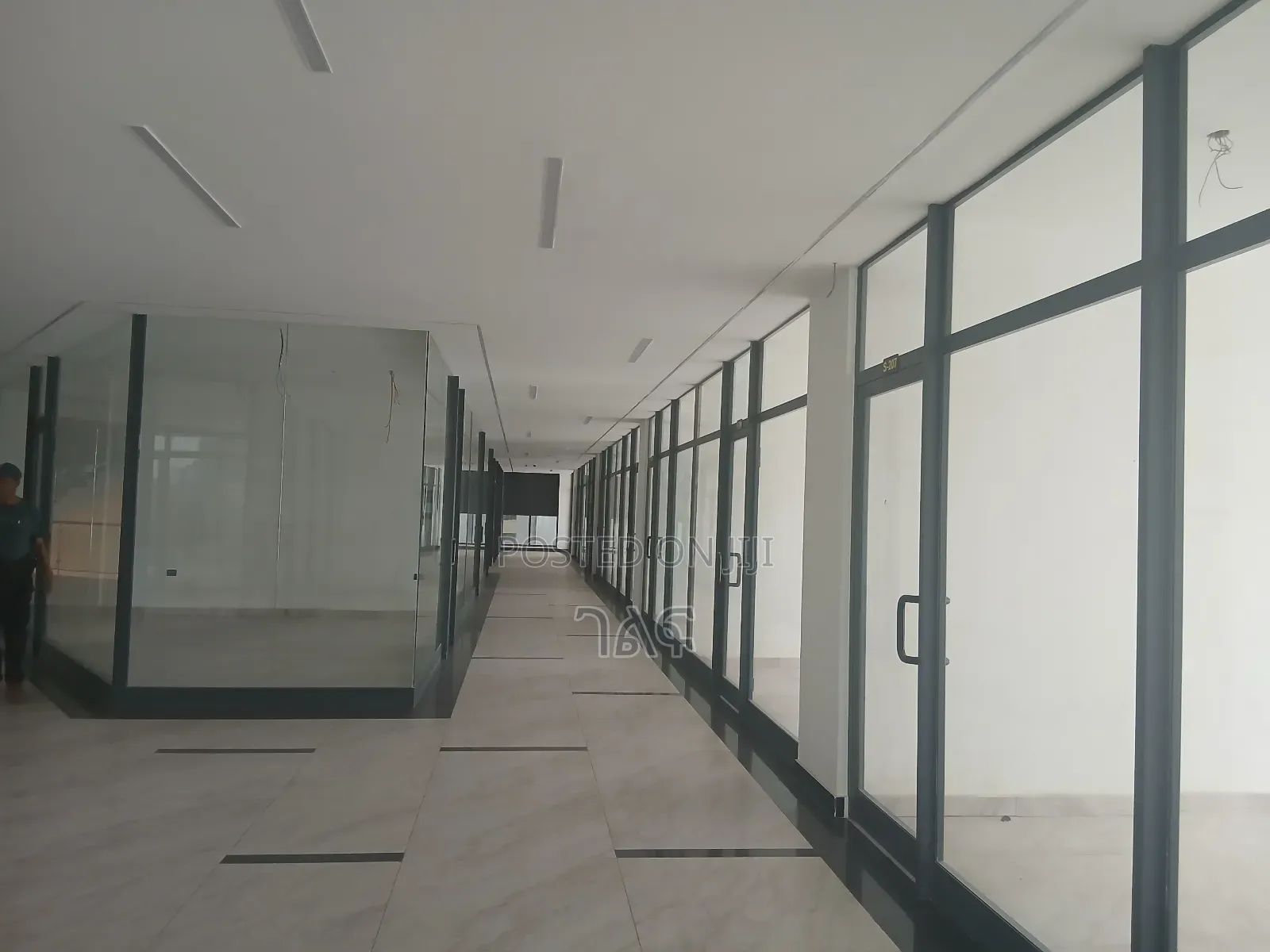 በቦሌ ቡልቡላ 93 ማዞሪያ 100% የተጠናቀቁ ሱቆች ሽያጭ