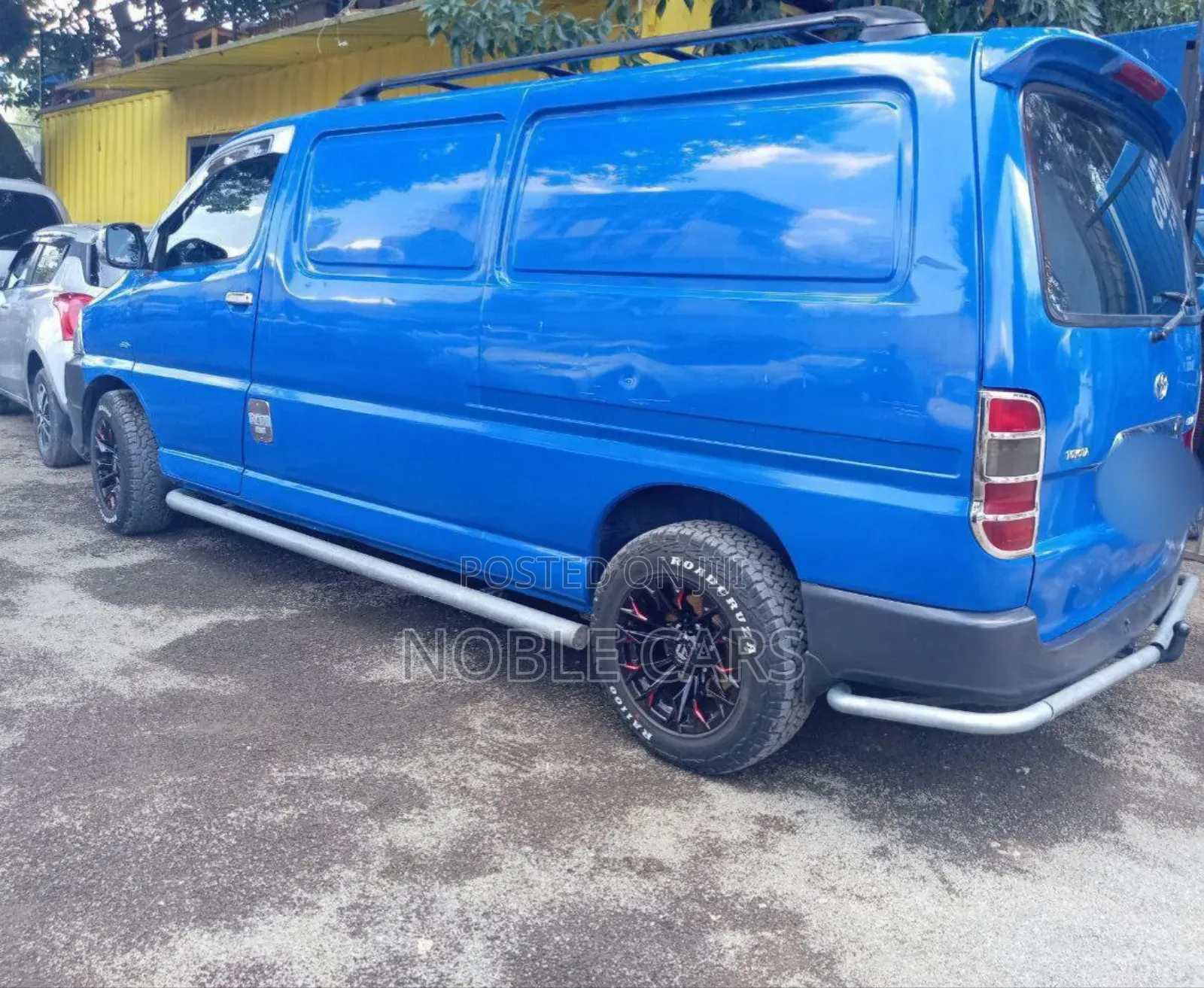 Toyota HiAce 2011 Blue
