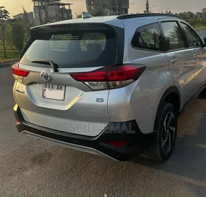 Toyota Rush 2021 Silver