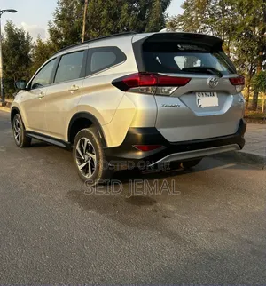 Toyota Rush 2021 Silver