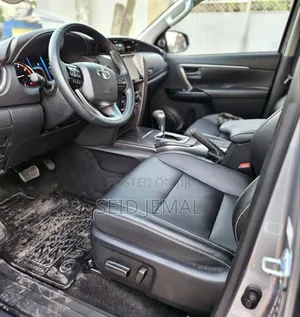 Toyota Fortuner 2023 Silver