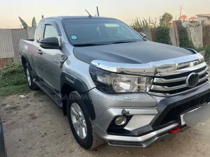 Toyota Hilux 2020 Gold