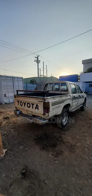 Toyota Hilux 1996 White