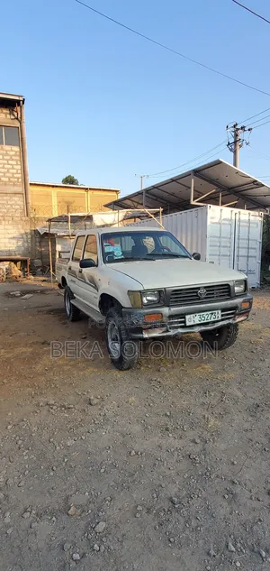Toyota Hilux 1996 White