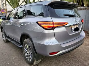 Toyota Fortuner 2023 Silver