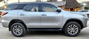 Toyota Fortuner 2023 Silver