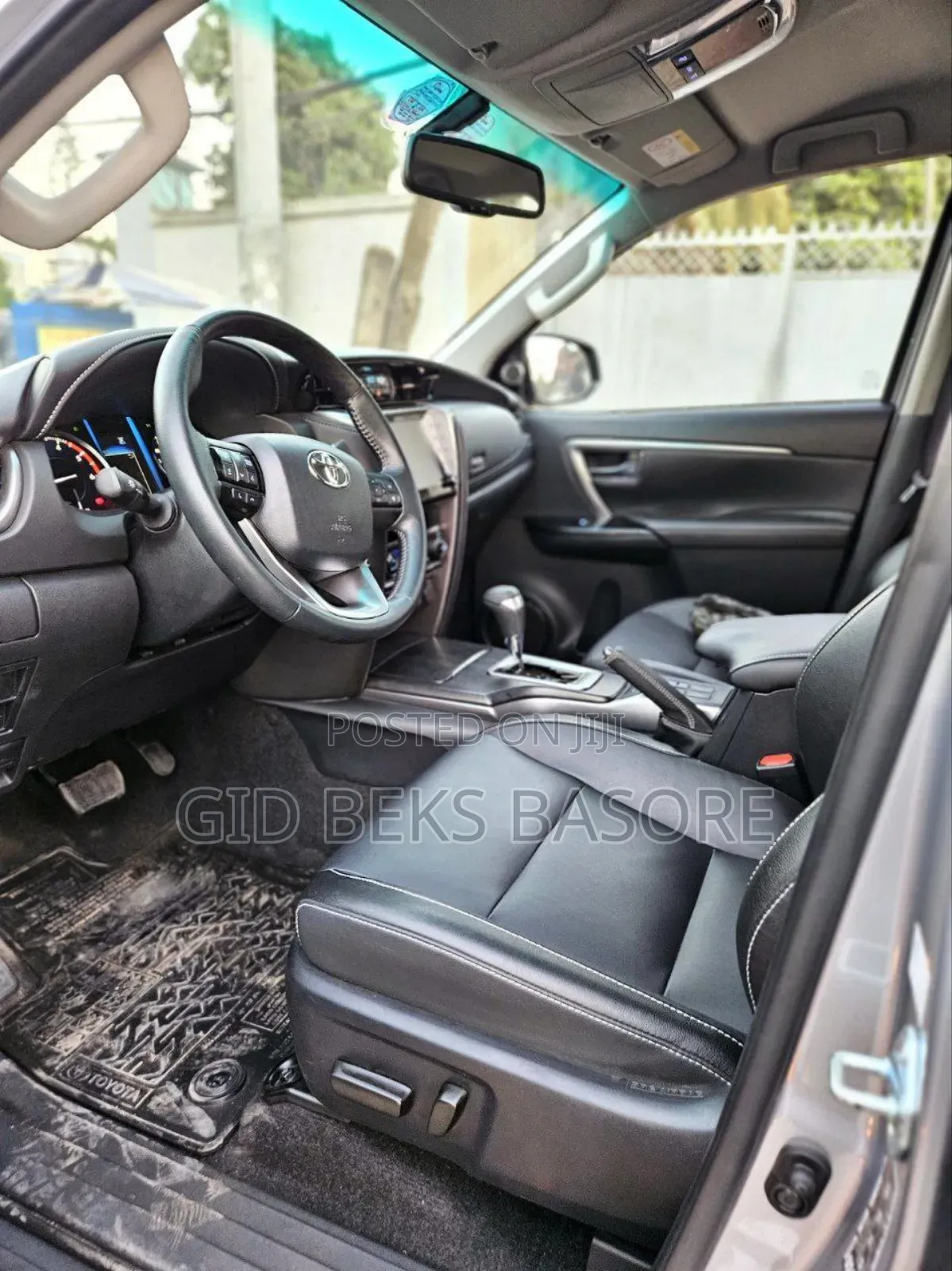 Toyota Fortuner 2023 Silver