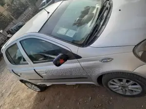 Toyota Vitz 2001 Silver