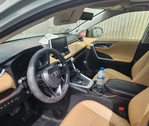 Toyota RAV4 2021 Green