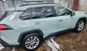 Toyota RAV4 2021 Green