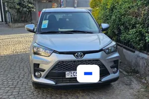 Toyota Raize 2023 Gold