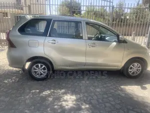 Toyota Avanza 2013 Gold