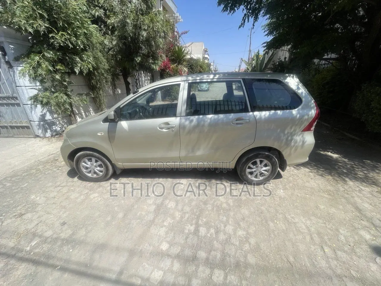 Toyota Avanza 2013 Gold