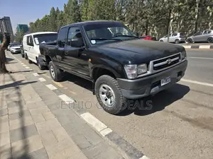 Toyota Hilux 2001 Black