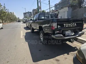Toyota Hilux 2001 Black