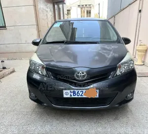 Toyota Yaris 2011 Gray