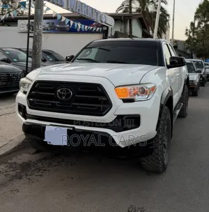 Toyota Tacoma 2018 White