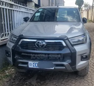 Toyota Hilux Revo Double Cab Deisel 2.8 AWD 2022 Silver