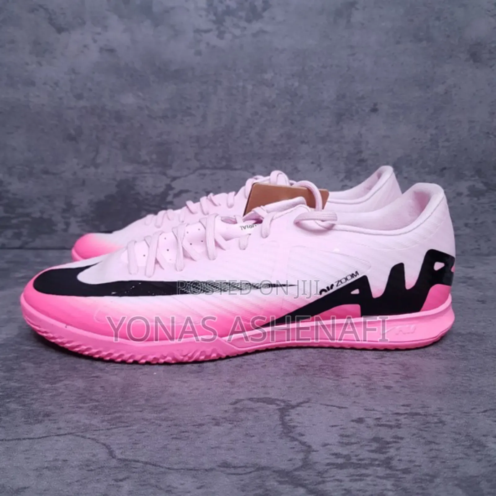 Zoom Mercurial Vapor Academy Ic in the "Pink Foam/Black" Colorway.