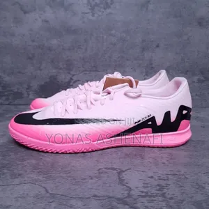 Zoom Mercurial Vapor Academy Ic in the "Pink Foam/Black" Colorway.