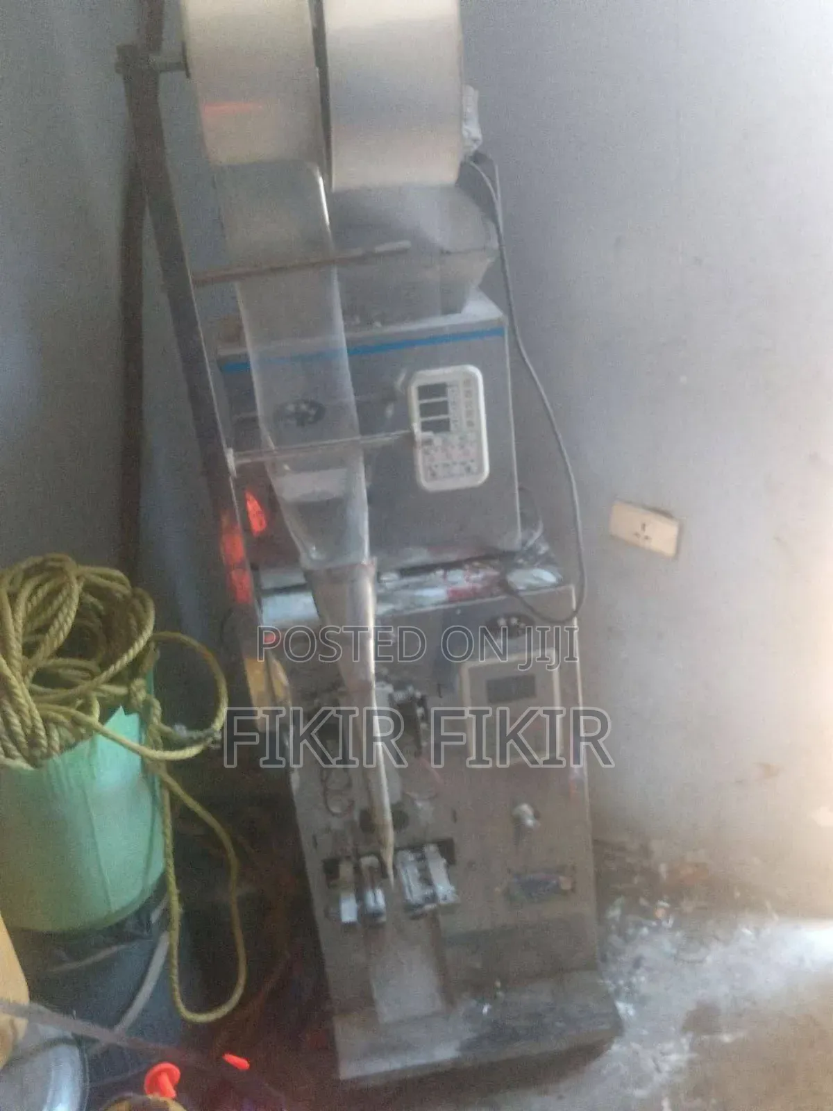 Pneumatic Sauce Packaging Machine