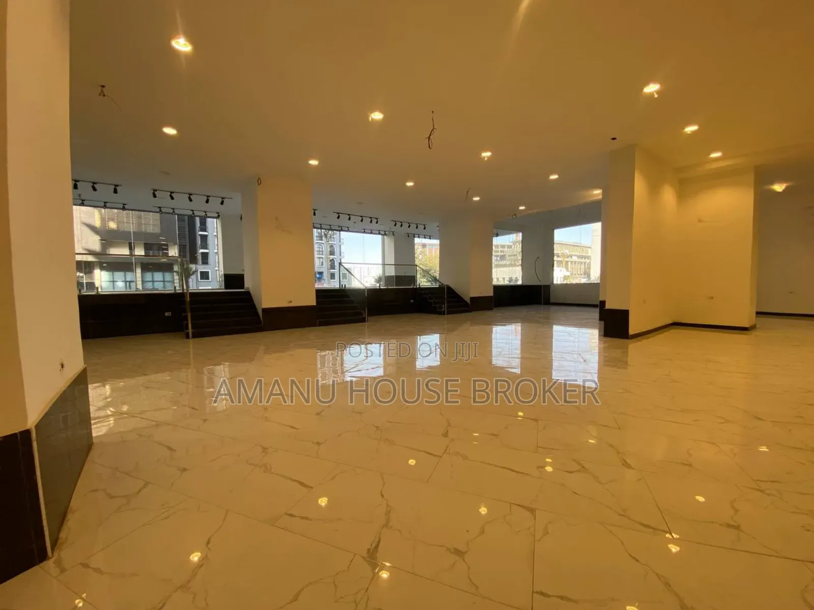 አስቸኳይ የሚሸጥ ለቢሮ፣ለሱፐር ማርኬት ፣ለሬስቱራንትና ለካፌ የሚሆን