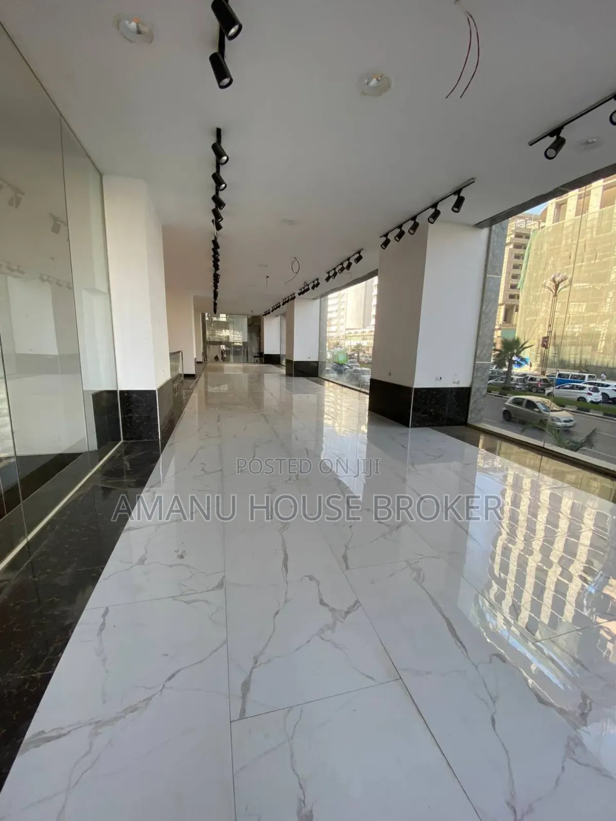 አስቸኳይ የሚሸጥ ለቢሮ፣ለሱፐር ማርኬት ፣ለሬስቱራንትና ለካፌ የሚሆን