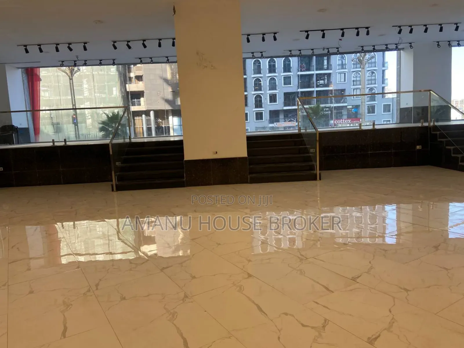 አስቸኳይ የሚሸጥ ለቢሮ፣ለሱፐር ማርኬት ፣ለሬስቱራንትና ለካፌ የሚሆን