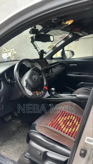 Toyota C-HR 2019 Gold