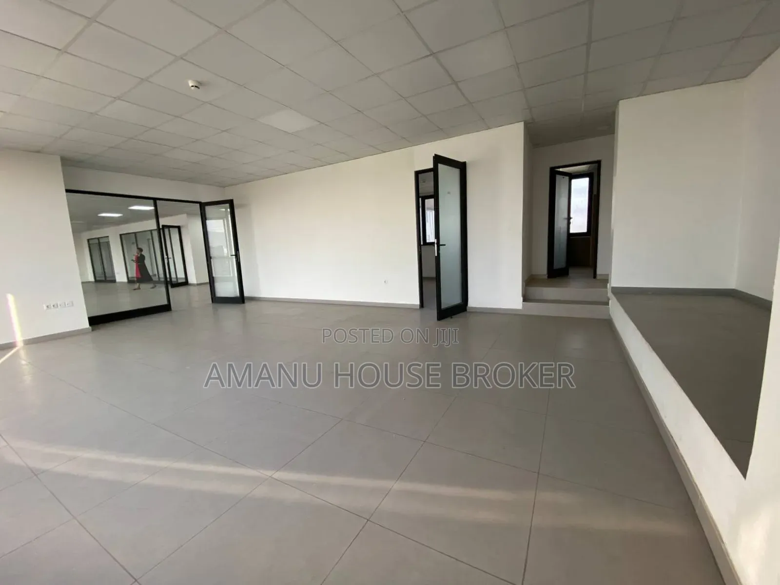 Urgent Office for Rent for Vip Only 900sqm