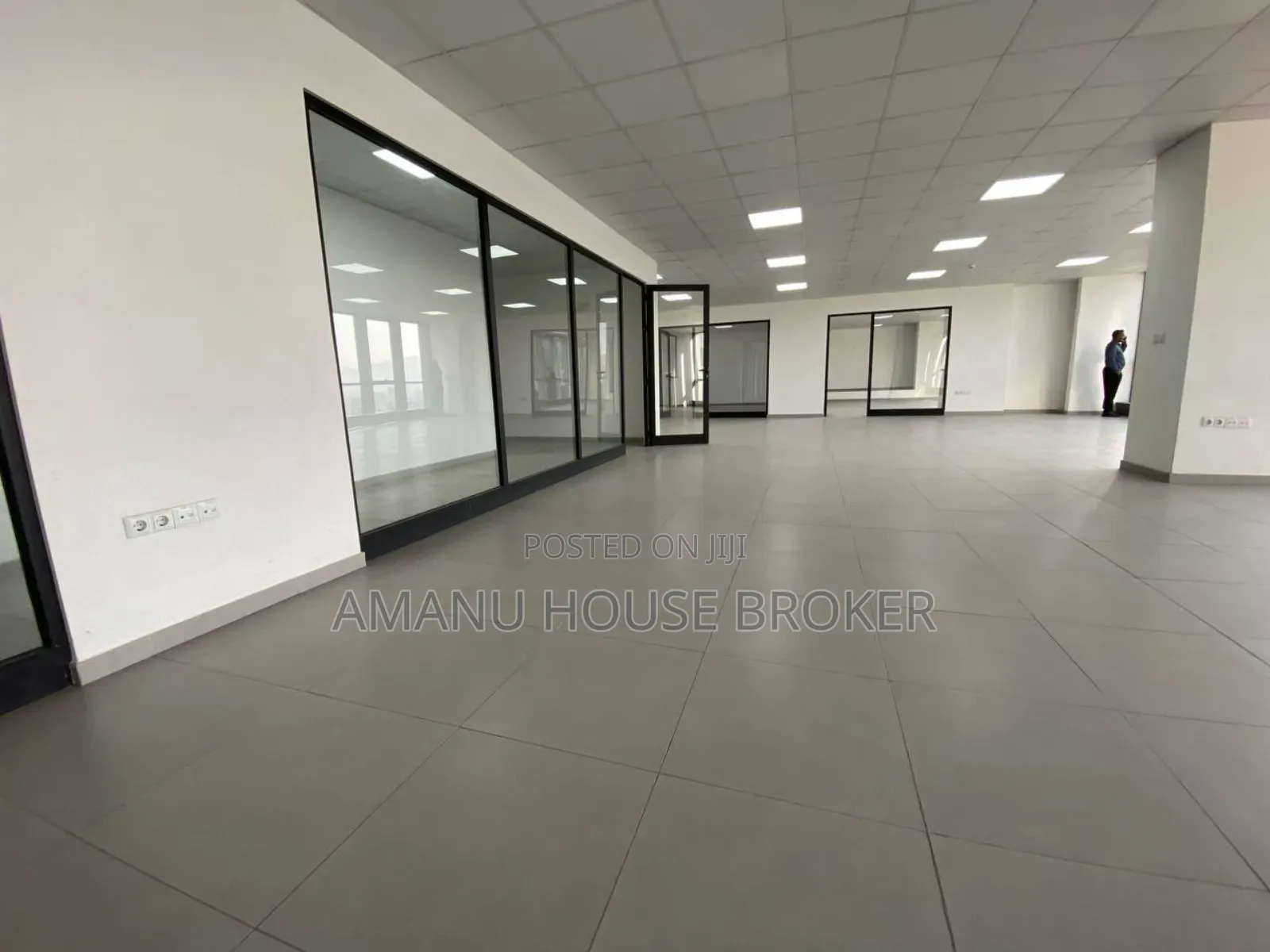 Urgent Office for Rent for Vip Only 900sqm