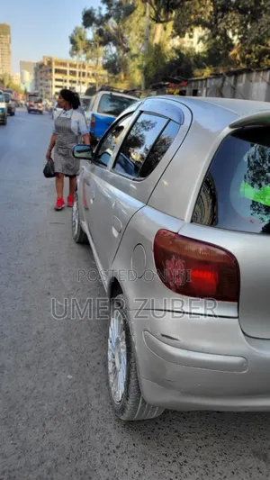 Toyota Vitz 1.0 FWD 3dr 2004 Gold