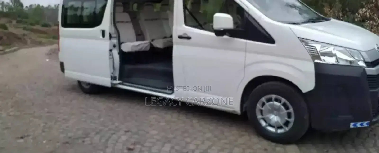 Toyota HiAce 2022 White
