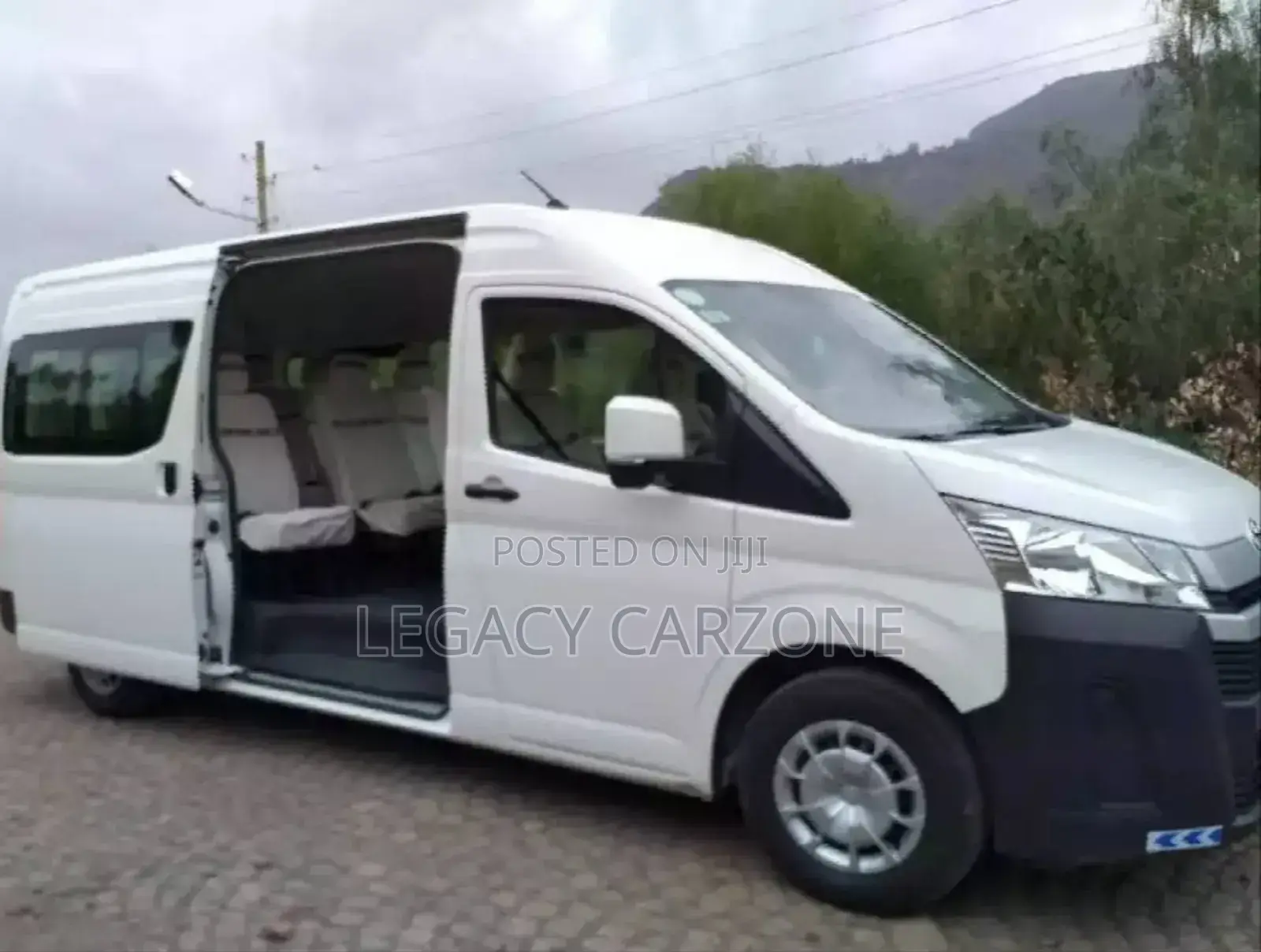 Toyota HiAce 2022 White