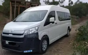 Toyota HiAce 2022 White