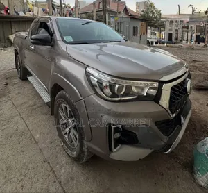 Toyota Hilux 2020 Gray